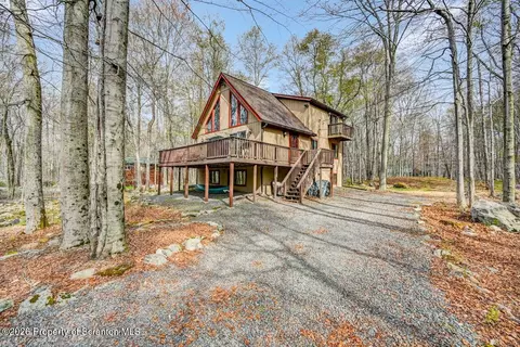 195 Eagles View Dr, Gouldsboro, PA 18424