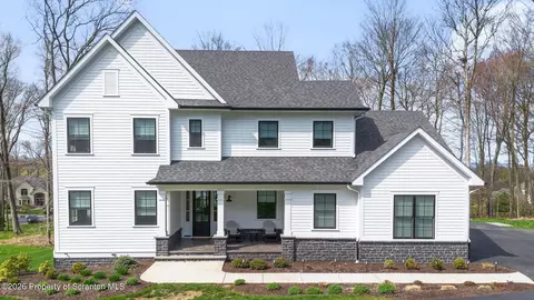 123 Rock Ridge Dr, South Abington, PA 18411