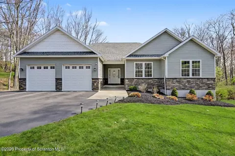 120 Kimberly Cir, Clarks Summit, PA 18411