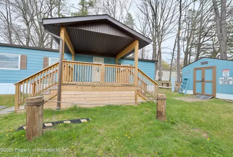 717 7th St, Moosic, PA 18507 photo 2