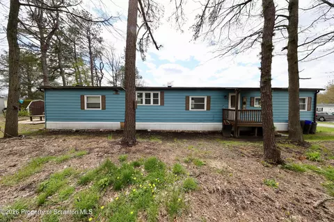 717 7th St, Moosic, PA 18507