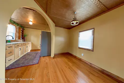 717 7th St, Moosic, PA 18507 photo 7