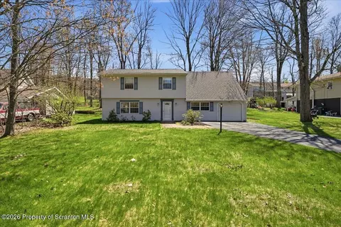 30 Yorktown Rd, Mountain Top, PA 18707
