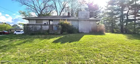 6 Moosic St, Moosic, PA 18507