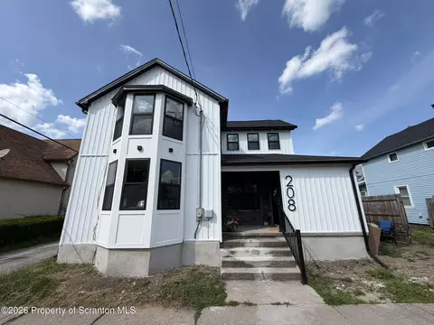 208 Bacon St, Jermyn, PA 18433