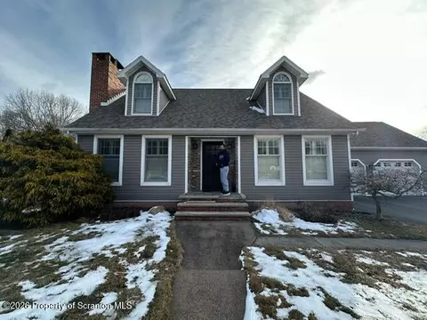 5 Angela Dr, Old Forge, PA 18518