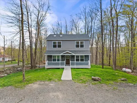56 Primrose Dr, Spring Brook, PA 18444
