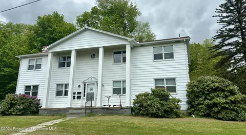 15 Little St, Montrose, PA 18801