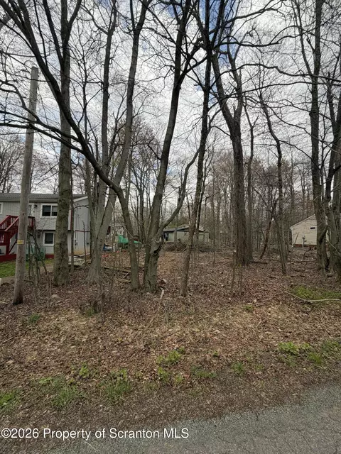 5328 Ledgewood Dr 363 Dr, Tobyhanna, PA 18466