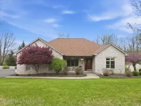 121 Ridgeview Dr, Scranton, PA 18504