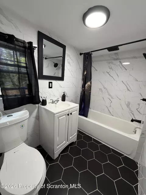 Bath - 18 Center St, Wilkes Barre, PA 18705 photo 2 of 2