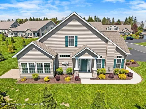 15 Avalon Rd, South Abington, PA 18411