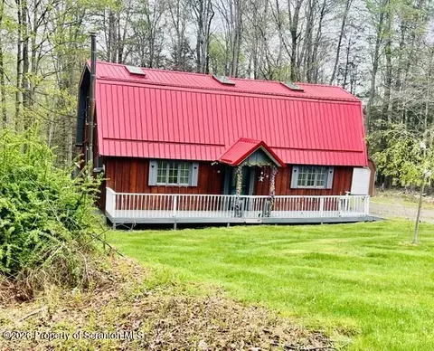 113 Fawnwood Dr, Greentown, PA 18426