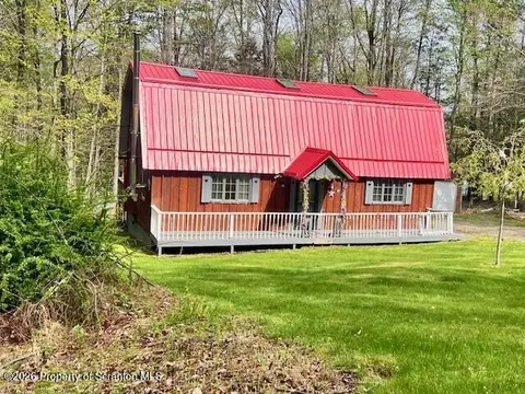113 Fawnwood Dr, Greentown, PA 18426