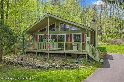 109 Woodhill Ln, Lake Ariel, PA 18436