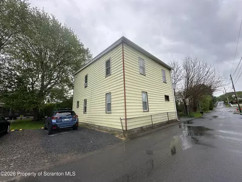 1013 Grant Ct, Dickson City, PA 18519