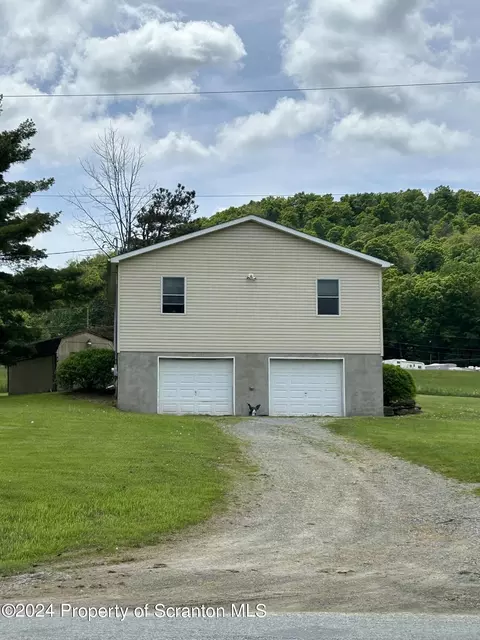 1617 Belmont Tpke, Waymart, PA 18472