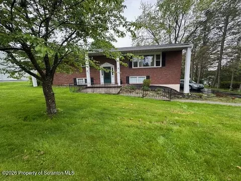 106 Noble Rd, South Abington, PA 18411