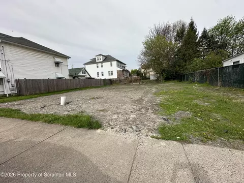 8 Chandler St, Wilkes Barre, PA 18705