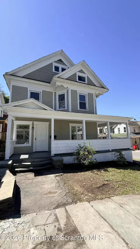 88 7th Ave, Carbondale, PA 18407