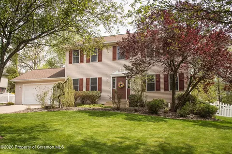 410 Deer Run Dr, Archbald, PA 18403