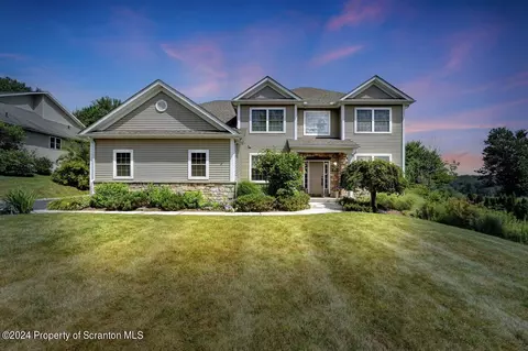 1028 Circle Green Dr, South Abington, PA 18411
