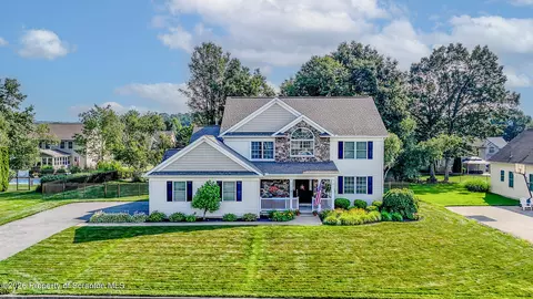 307 Riverside Dr, Eynon, PA 18403