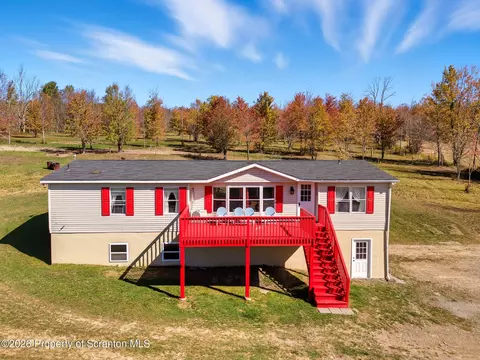 660 Wildenberg Rd, Clifford Township, PA 18470