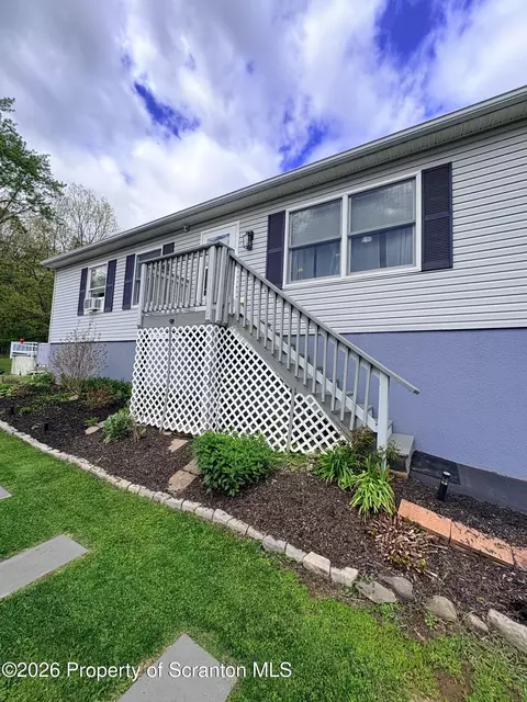467 Bagnick St, Peckville, PA 18452