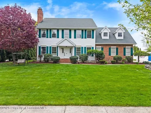 925 Parkview Rd, Moscow, PA 18444