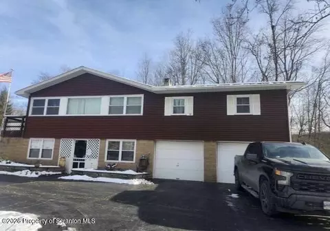 374 Country Rd, Falls, PA 18615