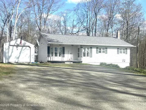 34 Hillendale Dr, Montrose, PA 18801