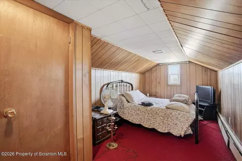 Bedroom - 101 Stone St, Moosic, PA 18507 photo 4 of 6