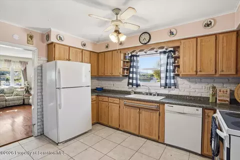 Kitchen - 101 Stone St, Moosic, PA 18507 photo 4 of 4