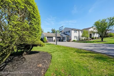 115 Greenbrier Dr, Clarks Green, PA 18411
