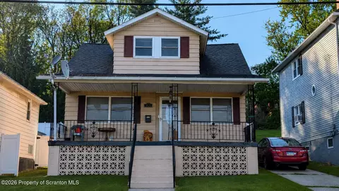 901 Throop St, Dickson City, PA 18519