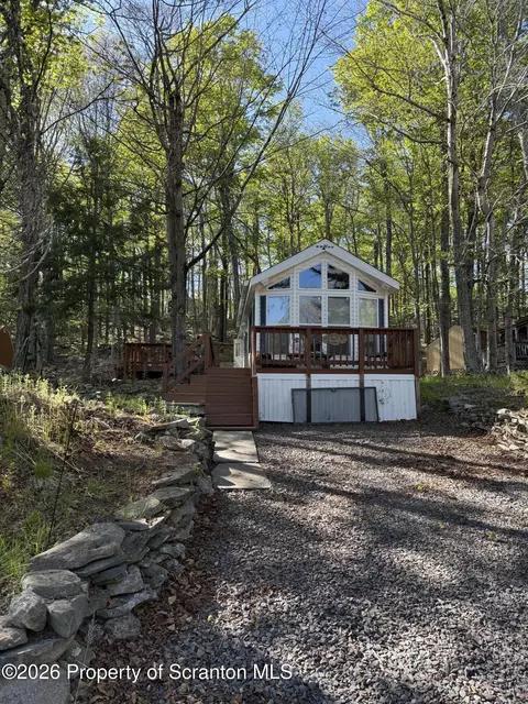 8 Buckaroo Byway E18, Covington Twp, PA 18424
