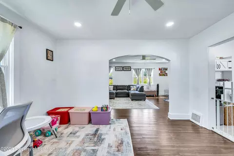 Entry Way - 109 Ackerly Rd, Clarks Summit, PA 18411 photo 4 of 6