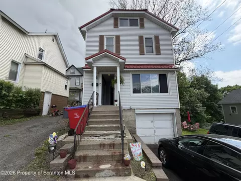 33 Maple Ave, Carbondale, PA 18407