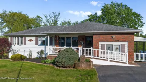 205 Columbus Dr, Archbald, PA 18403