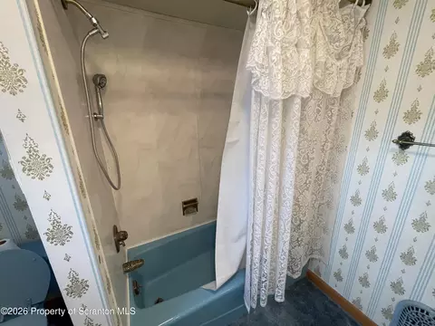 Bath - 301 Milwaukee Ave, Old Forge, PA 18518 photo 4 of 4