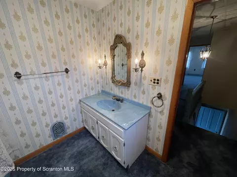 Bath - 301 Milwaukee Ave, Old Forge, PA 18518 photo 3 of 4