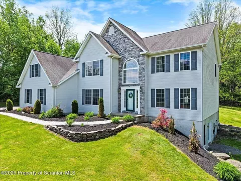 15 Deerfield Dr, Tunkhannock, PA 18657