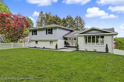 313 Sunset Rd, Roaring Brook Twp, PA 18444