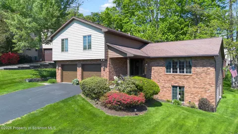 1307 Oakmont Rd, Clarks Summit, PA 18411