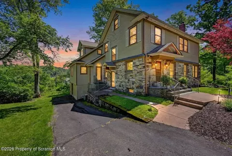 100 Old Woodland Way, South Abington, PA 18411