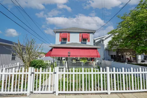 520 4th St, Dunmore, PA 18512
