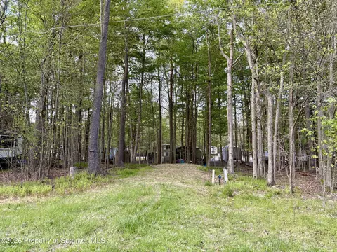 784 Bluebird Dr, Covington Twp, PA 18424