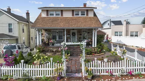 625 Keystone Ave, Peckville, PA 18452