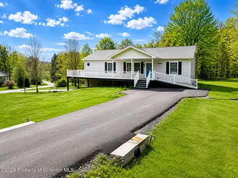 307 Roundabout Way, Union Dale, PA 18470